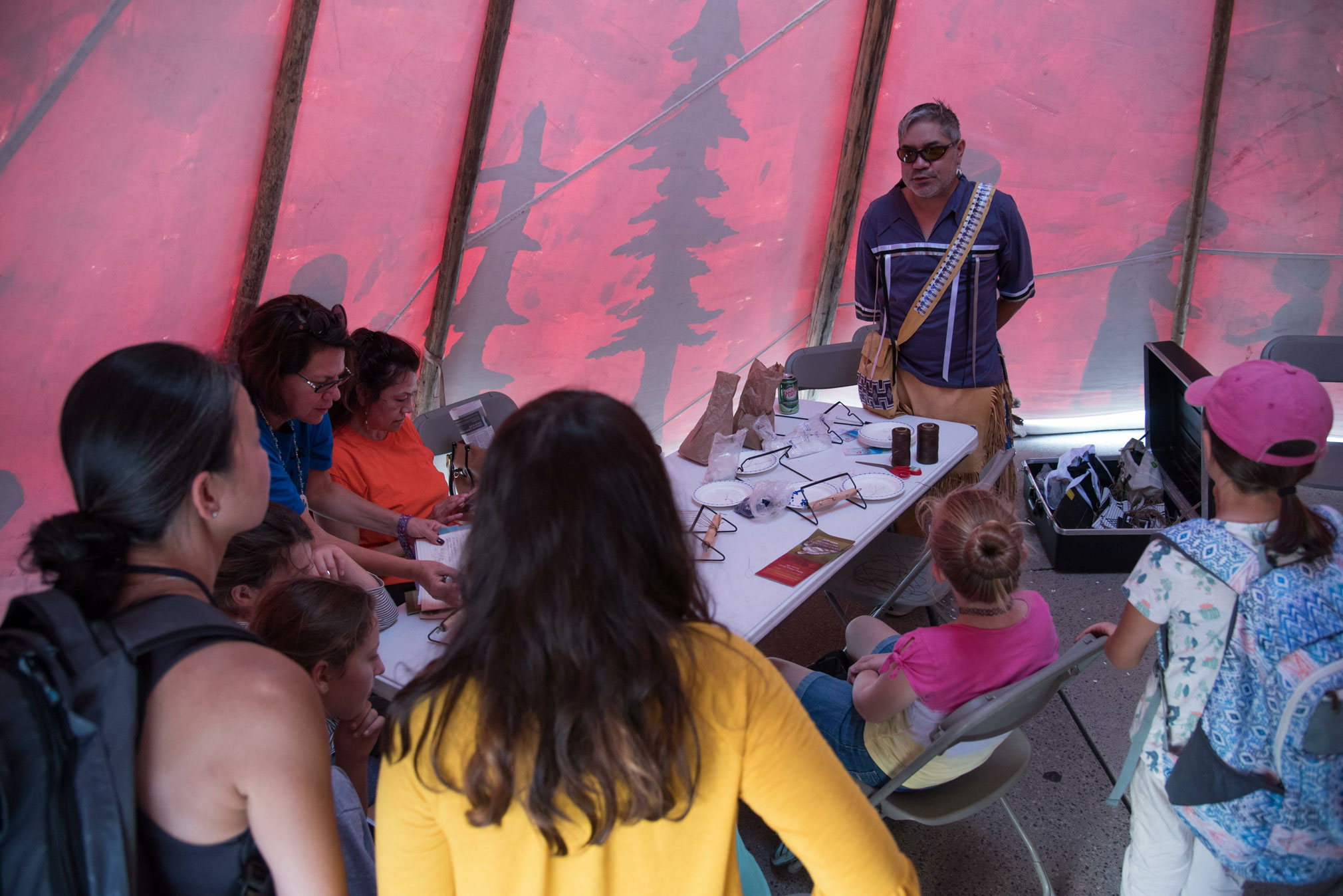 George Kennedy teaches the importance of wampum belts to schoolchildren.